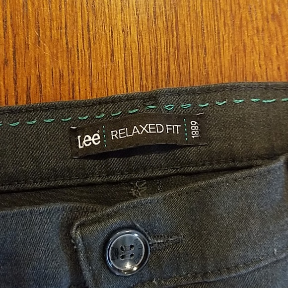 Like new Lee Relexad fit pants. - Picture 4 of 6